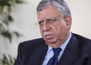 Tarin congratulates FBR for surpassing revenue collection target