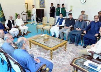PM tell cabinet to roll up sleeves to overcome array of challenges
